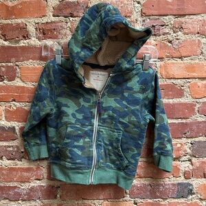 Hanna Andersson Camo Zip Sweatshirt with sherpa lining & hoodie, Size 3T (90)
